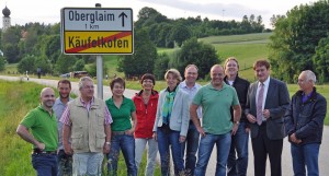 Die Vorstandschaft der Freien Wähler vor Ort in Käufelkofen