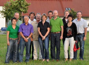 Die Vorstandschaft der Freien Wähler beim neuen Standort der Kinderkrippe am Bürgersaal