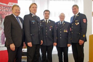 Ehrung der Kameraden für 25 Jahre aktiven Feuerwehrdienst mit Landrat Eppeneder, KBM Günter Deller, KBI Karl Hahn, Andreas Maier, KBR Thomas Loibl