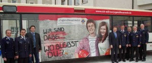Der Aktionsbus bedruckt mit dem Werbeslogan