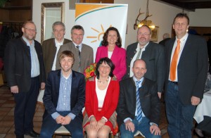 stehend von links: Johann Zenger, BGM Fritz Wittmann, BGM Peter Dreier, MdL Jutta Widmann, BGM Ludwig Robold, Vorsitzender Konrad Schweiberger, sitzend von links: Christian Hannika, 3. BGM Heike Berger, 3. BGM Andreas Strauß