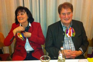 Heidi und Sepp Heckner ließen sich von der ausgelassenen Stimmung anstecken.