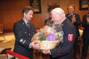 1. Vorstandschaft Painter mit Ehrenmitglied Jakob Windl.