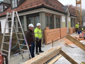 Blick vom 1. OG auf das Rathaus